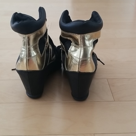 Forever 21 black and gold kickers - Picture 2 of 3